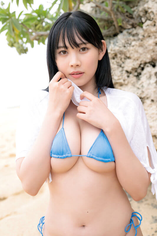 【篠見星奈】ムチムチボディな清楚系グラドルが股間を見せながらアイス舐め